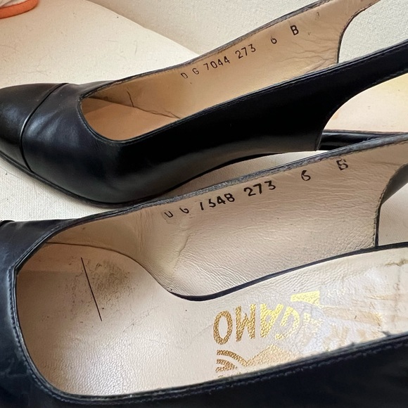 Ferragamo Classic Navy Slingback Pumps with Patent Toe Accent, Vintage - Picture 3 of 4